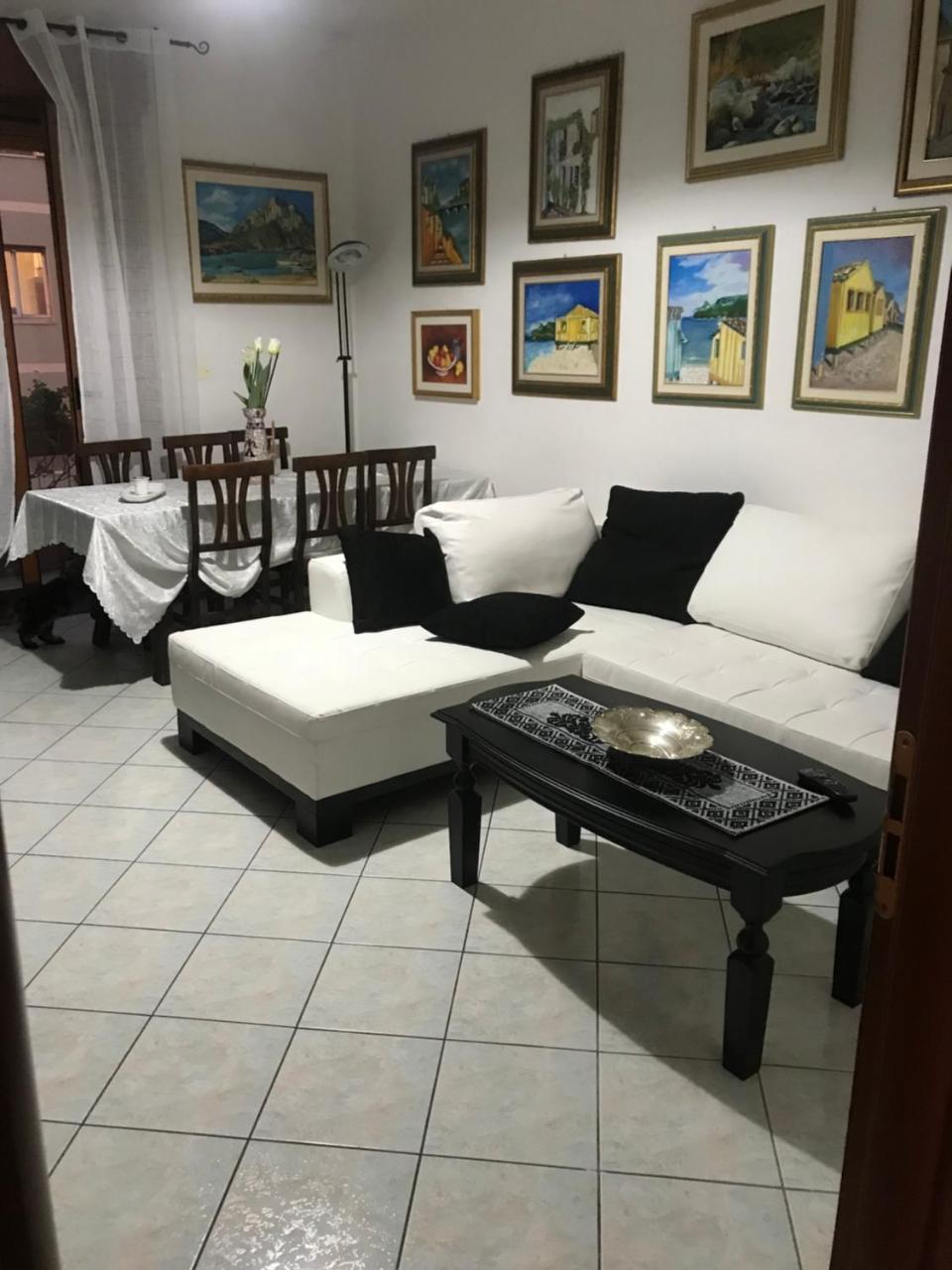 Camere Centro Каляри Екстериор снимка